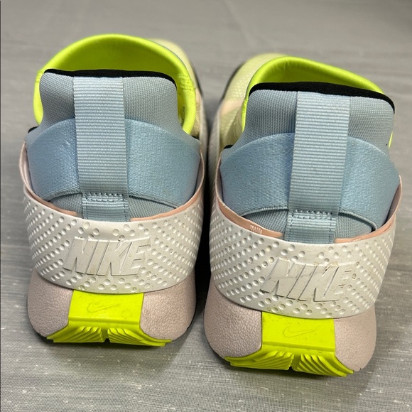 Nike FLYEASE Lime and Gray Athletic Shoes Slip on like new - Picture 6 of 6